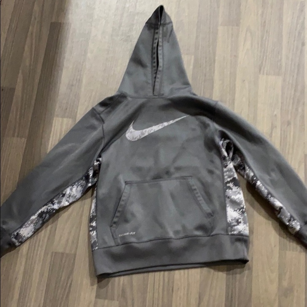 Nike therma-fit sweatshirt